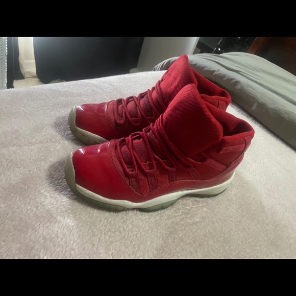 Air Jordan 11 Retro - Picture 2 of 3